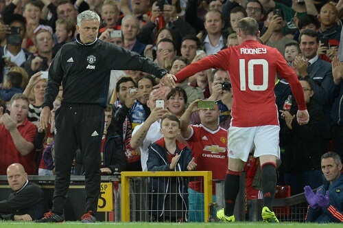 Jose Mourinho & Wayne Rooney - OLI SCARFF / AFP / picturedesk.com - 20160803_PD6845 (RM)