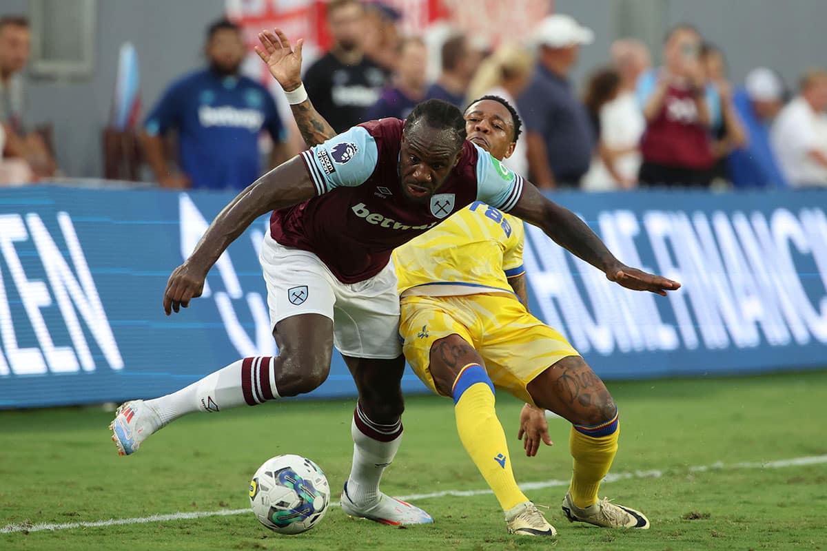 Crystal Palace West Ham Tipp / Nathaniel Clyne gegen Michail Antonio © Associated Press / Alamy Stock Photo