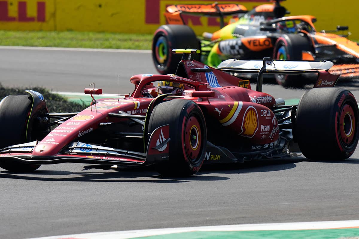 Italien GP Wetten Bild zeigt Carlos Sainz im Ferrari © Associated Press / Alamy Stock Photo