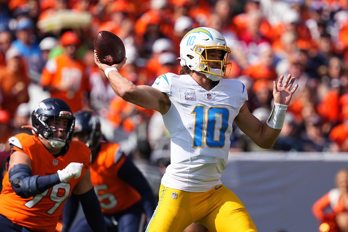 Cardinals Chargers Tipp Bild zeigt Justin Herbert © Associated Press / Alamy Stock Photo