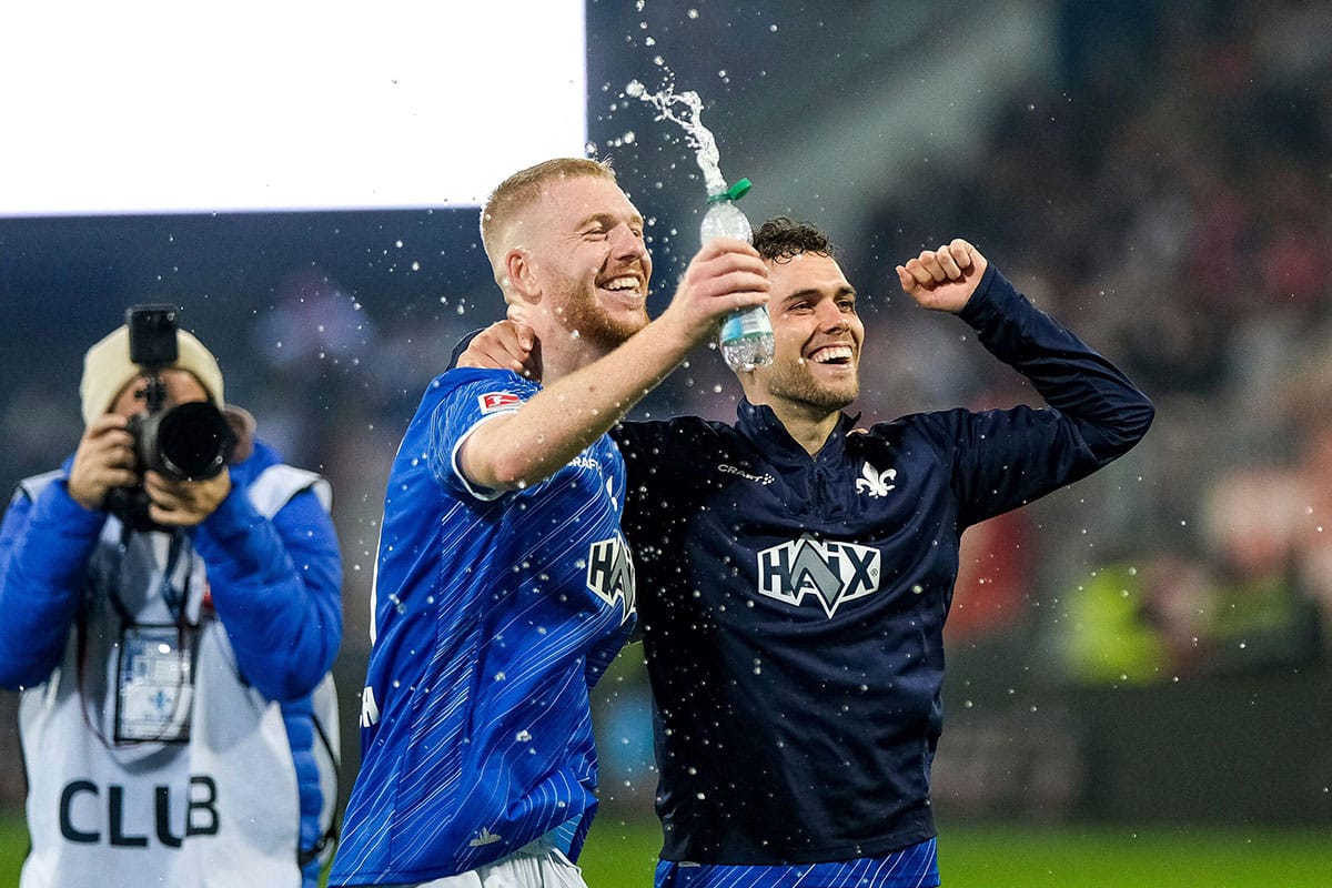 2. Liga heute 10. Spieltag Bild zeigt Jubel von Darmstadt © dpa picture alliance / Alamy Stock Photo