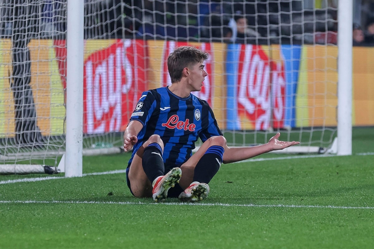 Cagliari Atalanta Bergamo Tipp Bild zeigt Charles De Ketelaere © Associated Press / Alamy Stock Photo