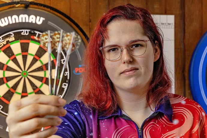 Darts-Transe Noa-Lynn van Leuven: Herkunft, OP, Erfolge & Hass